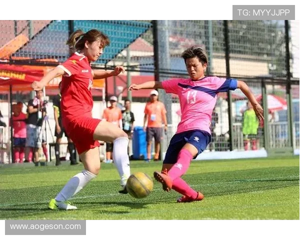 女明星倾心足球明星的浪漫追逐与成长故事